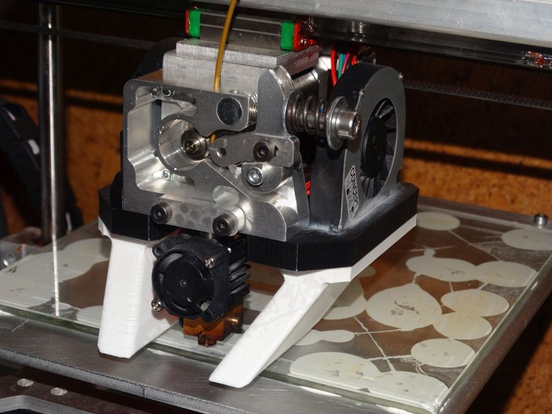 載盤(pán)移動(dòng)式3D打印機(jī)紙模型 模型截圖[1]