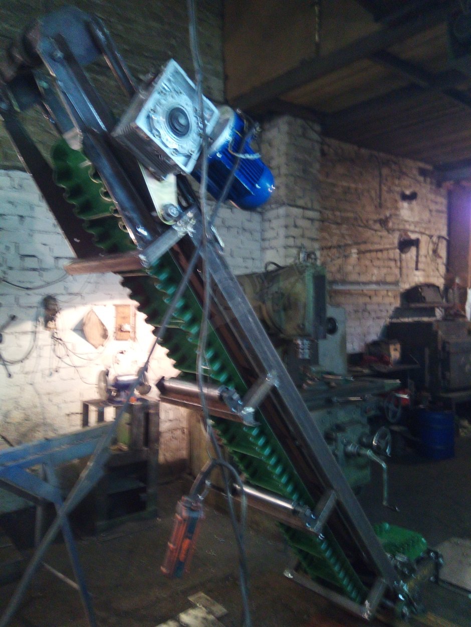 大角度往上輸送皮帶輸送機(jī) 模型截圖[3]